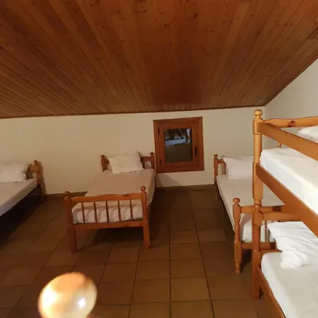 Cortina Hostel Tuixen